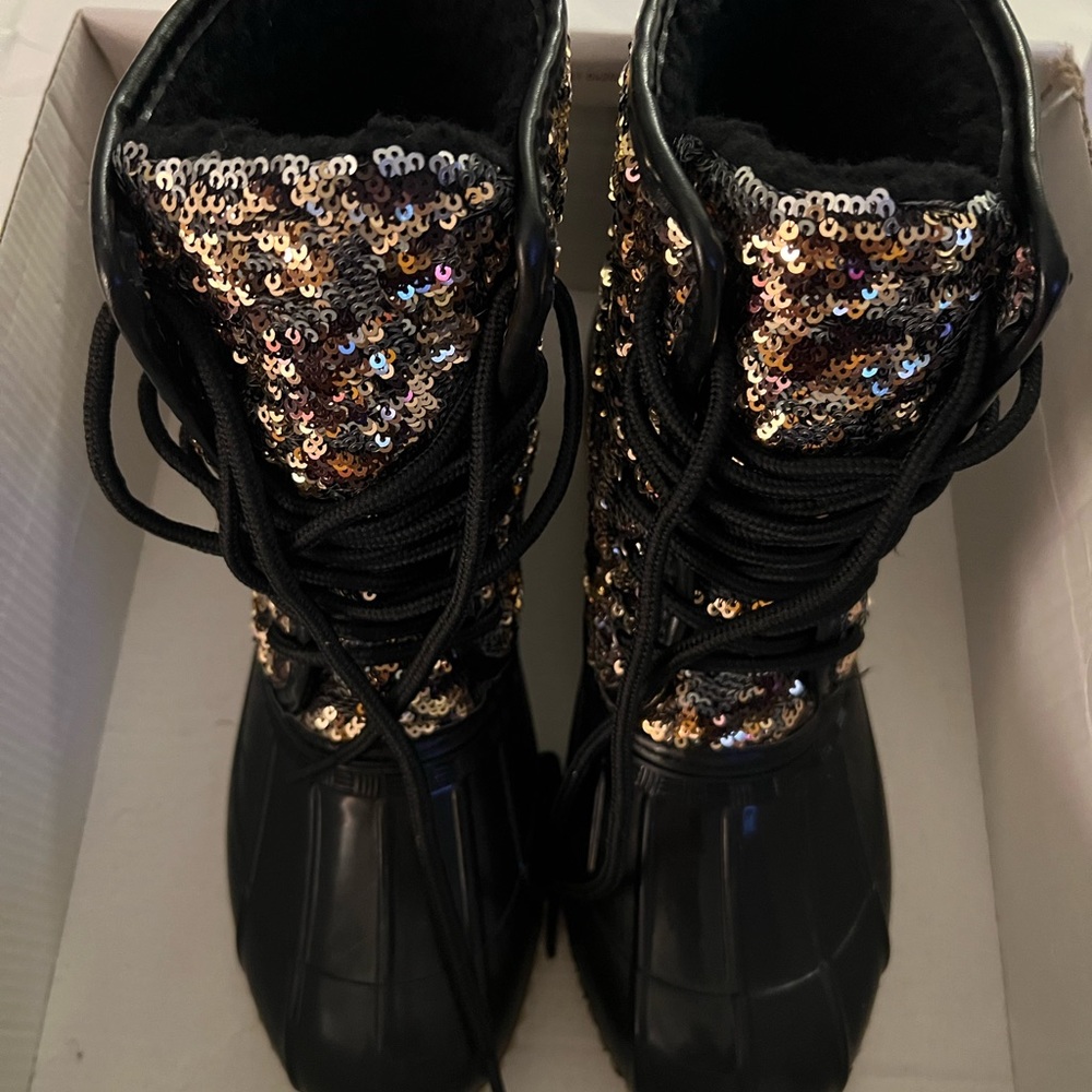 NWB Olivia Miller Truth not Dare Sequin Duck Boots. Size 5.5